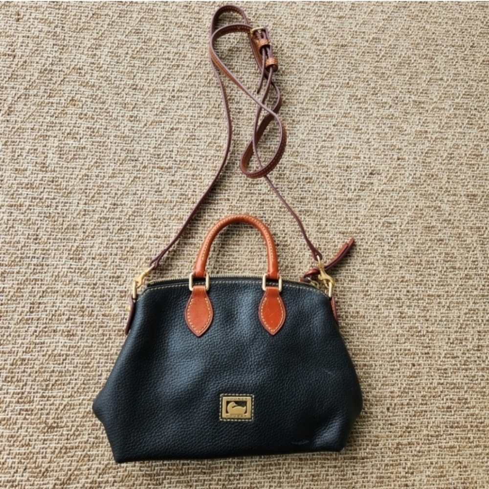 Dooney & Bourke Black Pebbled Dillen Small Crossbody Bag Handbag MINT